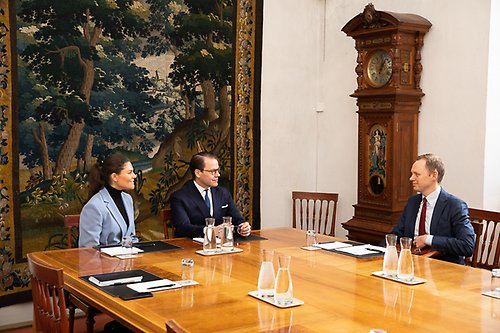 Kronprinsessan och Prins Daniel i ett möte med Björn Jerdén, chef för Nationellt kunskapscentrum om Kina (NKK).