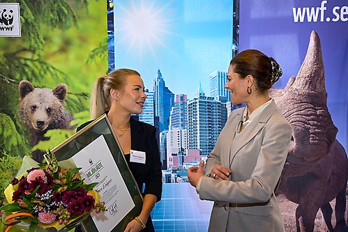 Kronprinsessan tillsammans med influencern Therese Lindgren vid utdelningen av ”Årets Miljöhjälte 2023”. 