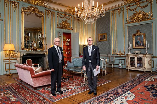 Kungen tillsammans med Schweiz ambassadör H.E. Dr Christian Schoenenberger.
