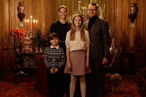 Kronprinsessfamiljen önskar god jul från Kungl. Slottet.