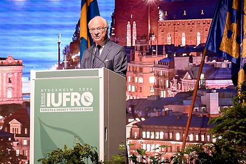 Kungen inledningstalar vid IUFRO:s skogskongress i Stockholm. 