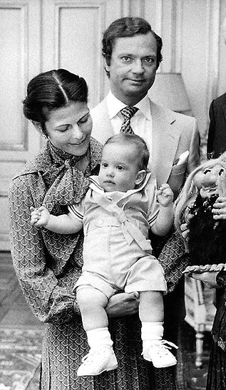 TM The King and Queen and HRH Prince Carl Philip 1980