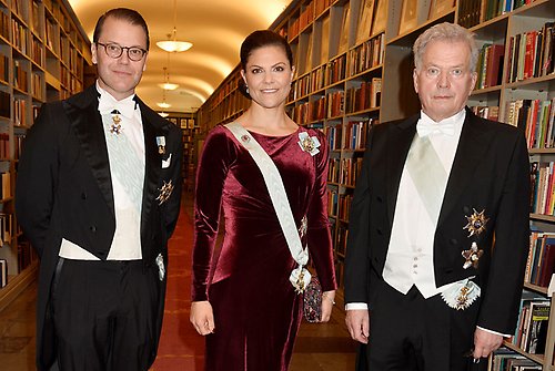 Kronprinsessparet vid högtidssammankomsten tillsammans med H.E. Republiken Finlands president Sauli Niinistö. 