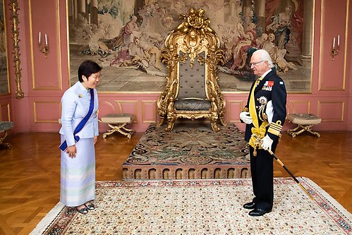Kungen tar emot Thailands ambassadör Kanchana Patarachoke i högtidlig audiens. Under audiensen bar Kungen Kungl. Rajamintrabhornsorden. 