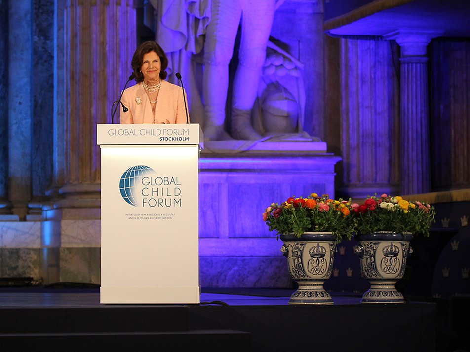 Drottningen håller ett tal vid Global Child Forum 2014.