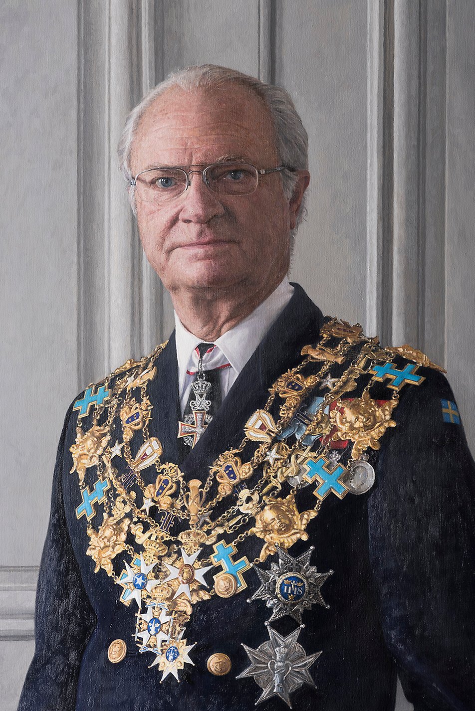 Carl XVI Gustaf. Porträttet som hänger i Vasaordens sal på Kungliga slottet är målat 2013 av konstnär Olle Hamngren. 