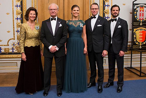 Kungaparet, Kronprinsessparet och Prins Carl Philip i Serafimersalen.