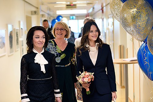 Prinsessan Sofia tillsammans med Miia Kivipelti och Irene Svenonius vid invigningen av Kognitiva avdelningen på Karolinska sjukhuset. 