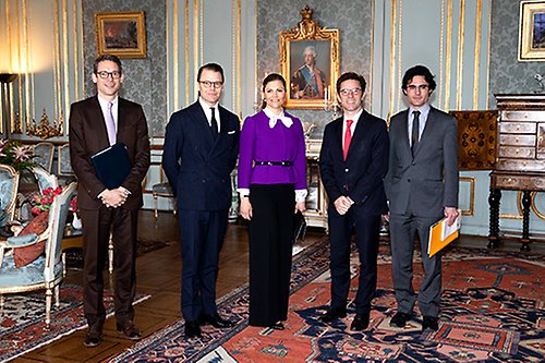 Kronprinsessparet tillsammans med ambassadör David Cvach, utrikesrådgivare Justin Vaïsse och projektledare Remy Stuart-Haentjens. 