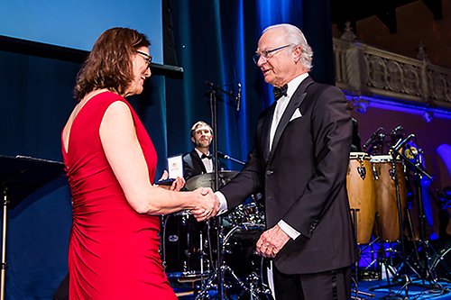 Kungen delar ut Svenska internationella handelskammarens förtjänstmedalj till Cecilia Malmström, EU-kommissionär. 