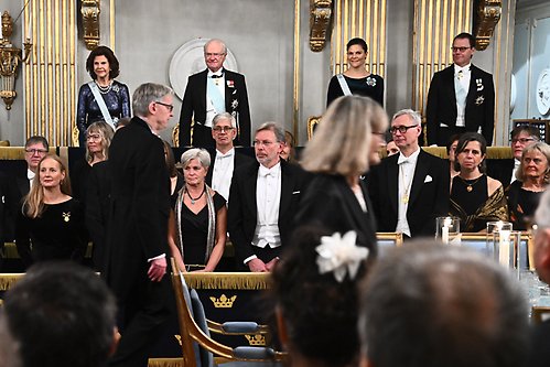Kungaparet och Kronprinsessparet vid Svenska Akademiens högtidssammankomst. 