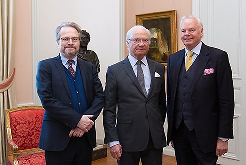 Kungen tillsammans med Karsten Thurfjell och Carl Jan Granqvist vid dagens företräde på Kungl. Slottet. 