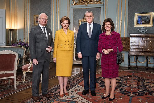 Kungaparet tillsammans med Margareta av Rumänien och Prins Radu. 