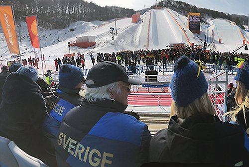 Under onsdagen såg Kungen herrarnas skicrosstävling tillsammans med skicrossåkarna Sandra Näslund och Lisa Andersson. 
