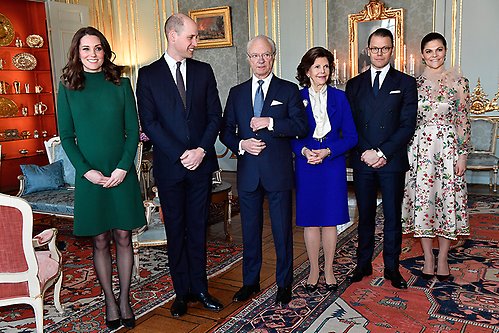 Hertigparet, Kungaparet och Kronprinsessparet vid lunchen på Kungliga slottet. 